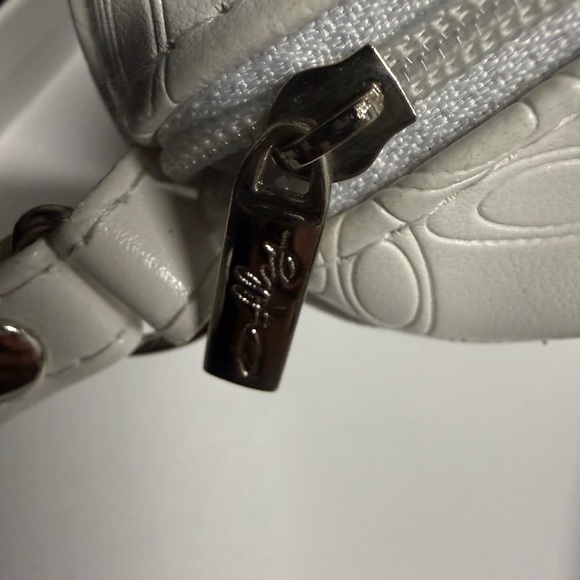 Oakley Elegant Logo White sunglasses case - Picture 4 of 5